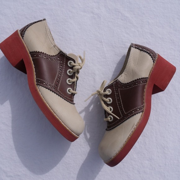 Vintage 1970s Fanfare platform saddle shoe lace up oxfords - Picture 2 of 7